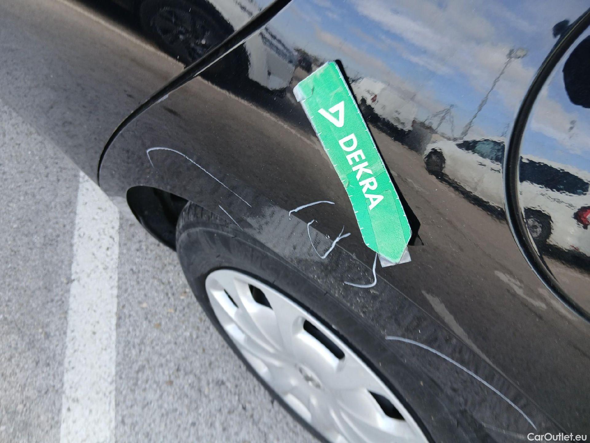  Nissan  Micra NISSAN  / 2017 / 5P / berlina con portón IG-T 68 kW (92 CV) E6D-F Acenta Sprint #20