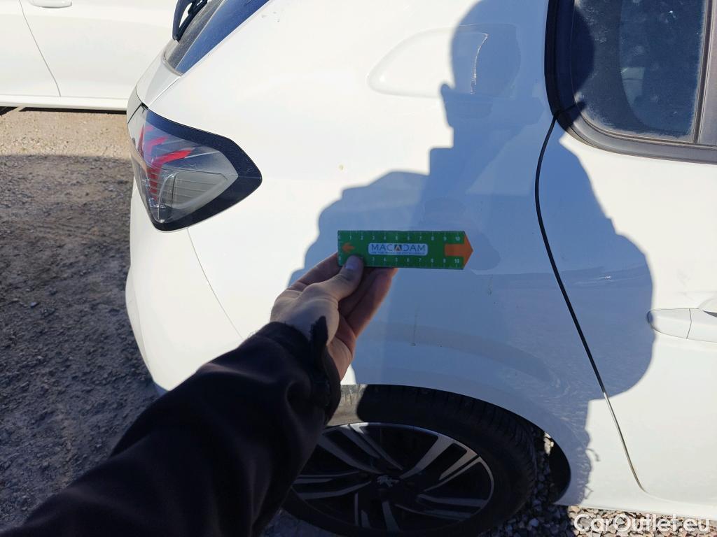  Peugeot  208 PEUGEOT  / 2019 / 5P / berlina con portón BlueHDi 73kW (100CV) Allure #60