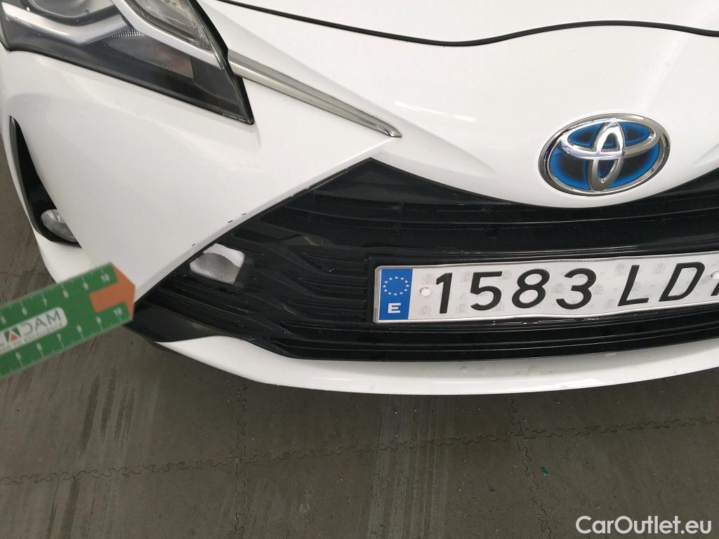  Toyota  Yaris TOYOTA  / 2017 / 5P / berlina con portón 1.5 100H Active #4
