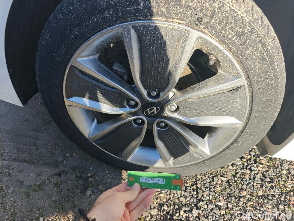  Hyundai   Ioniq HYUNDAI / 2016 / 5P / berlina con portón 1.6 GDI HEV Tecno DCT (AC) #11