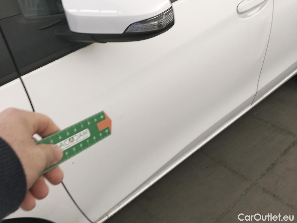  Toyota  Yaris TOYOTA  / 2017 / 5P / berlina con portón 1.5 100H Active #9