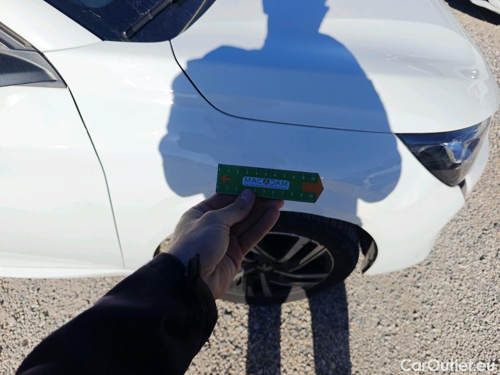  Peugeot  208 PEUGEOT  / 2019 / 5P / berlina con portón BlueHDi 73kW (100CV) Allure #5