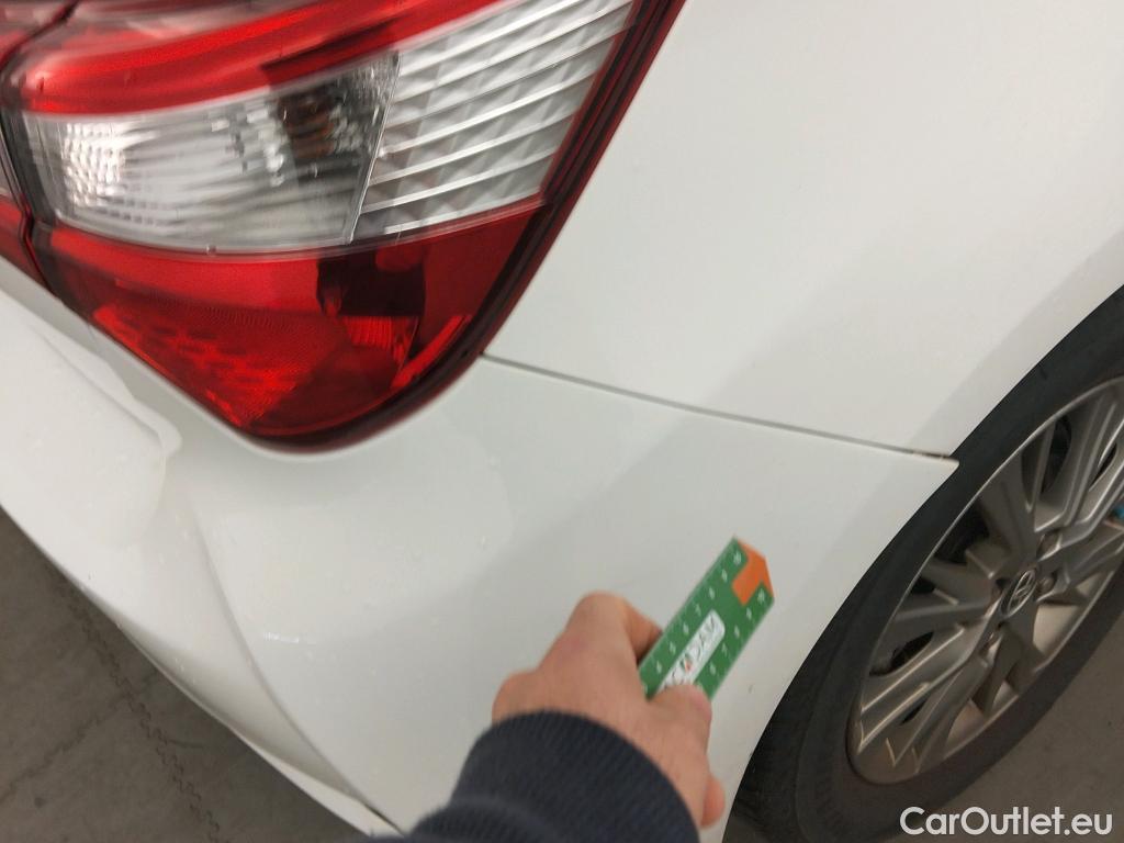  Toyota  Yaris TOYOTA  / 2017 / 5P / berlina con portón 1.5 100H Active #8