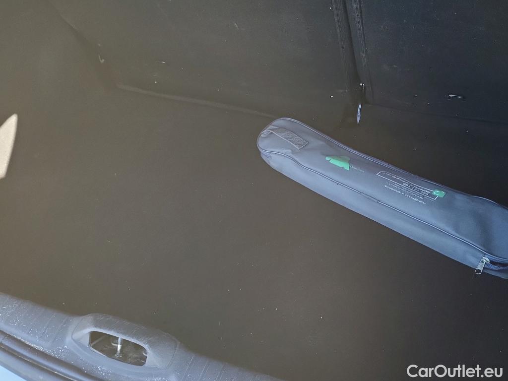  Peugeot  208 PEUGEOT  / 2019 / 5P / berlina con portón BlueHDi 73kW (100CV) Active #40