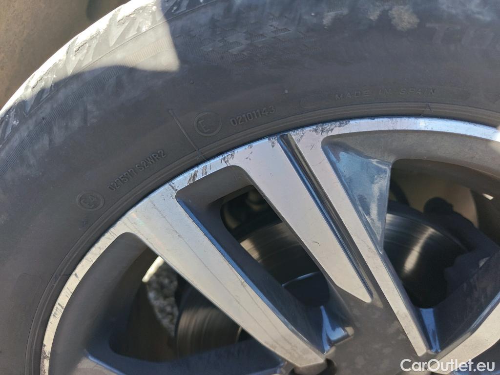  Peugeot  208 PEUGEOT  / 2019 / 5P / berlina con portón BlueHDi 73kW (100CV) Allure #9