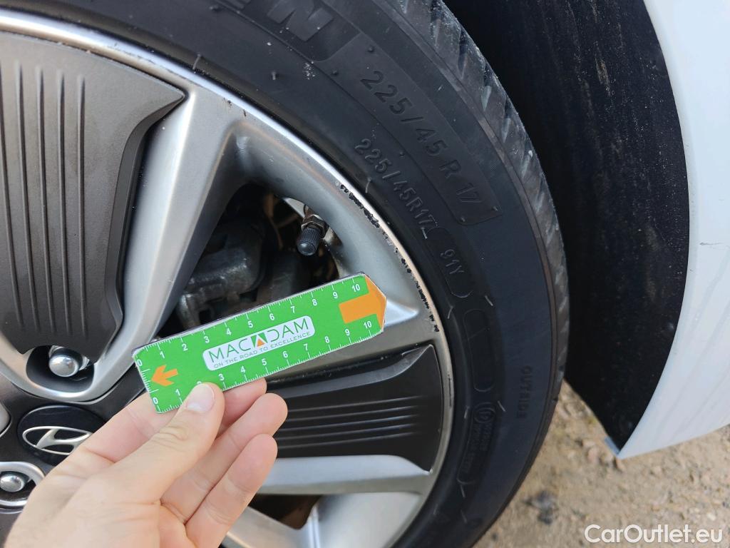  Hyundai   Ioniq HYUNDAI / 2016 / 5P / berlina con portón 1.6 GDI HEV Tecno DCT (AC) #9