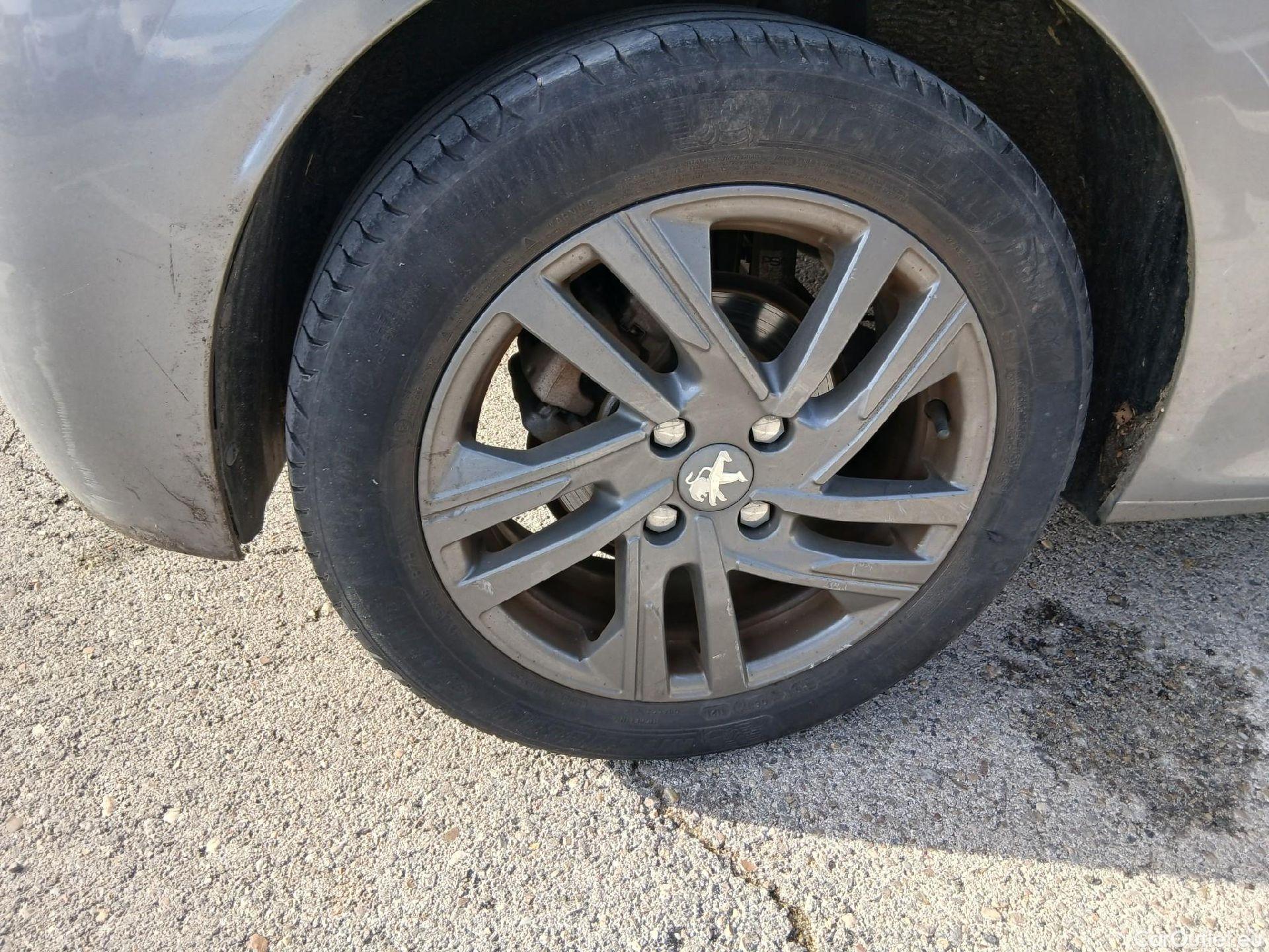  Peugeot  208 PEUGEOT  / 2019 / 5P / berlina con portón PureTech 73kW (100CV) Active Pack #54