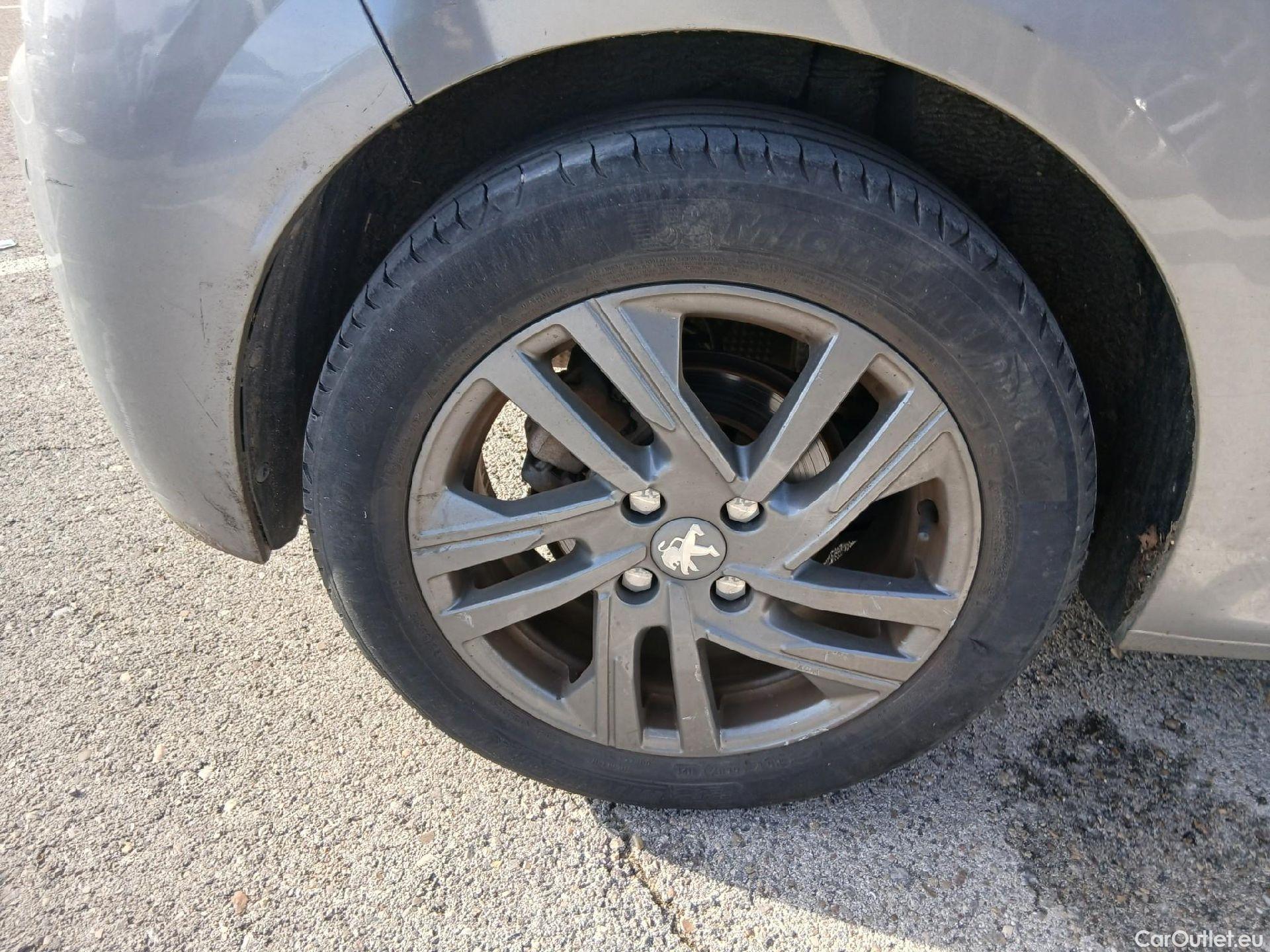  Peugeot  208 PEUGEOT  / 2019 / 5P / berlina con portón PureTech 73kW (100CV) Active Pack #35