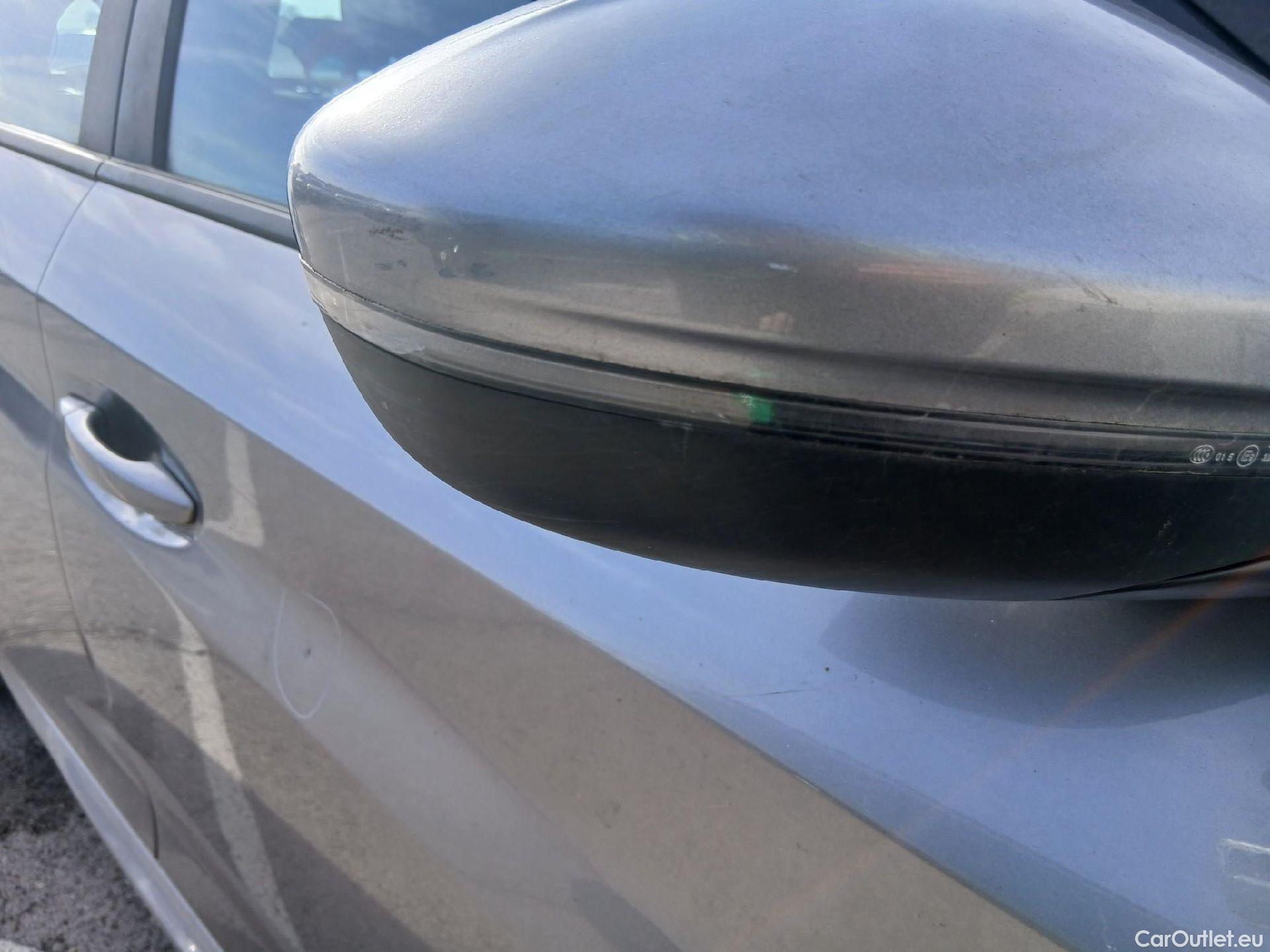  Peugeot  208 PEUGEOT  / 2019 / 5P / berlina con portón PureTech 73kW (100CV) Active Pack #47