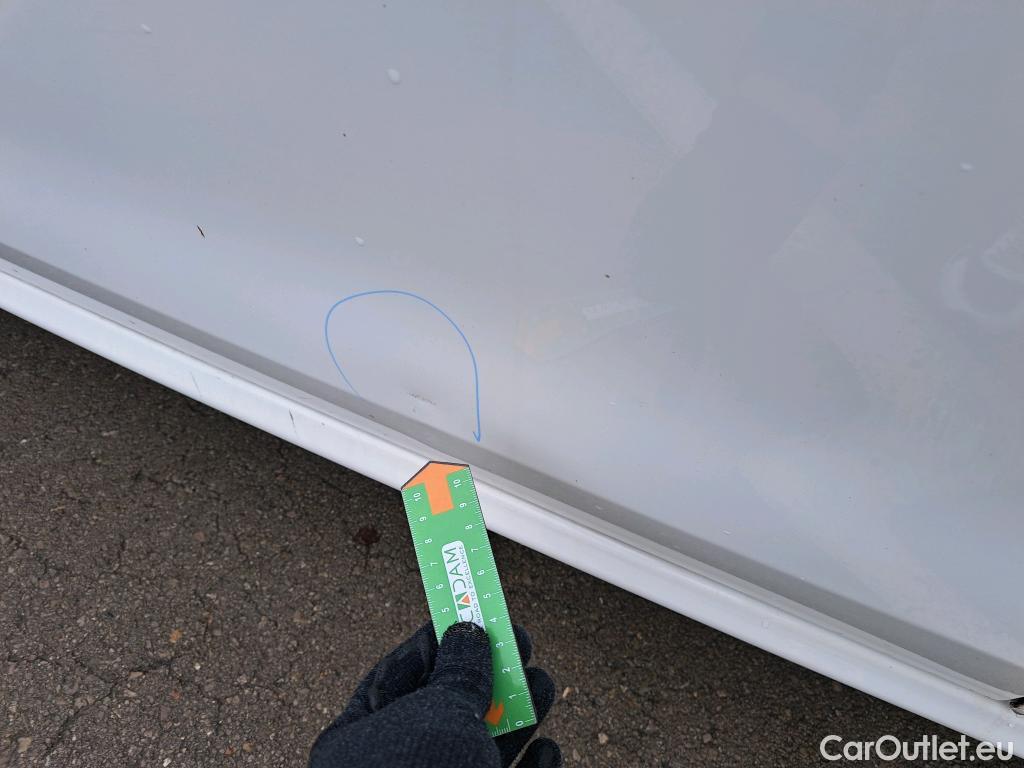  Peugeot  208 PEUGEOT  / 2015 / 5P / berlina con portón 5P Signature 1.2L PureTech 81KW (110CV) (AC) #11