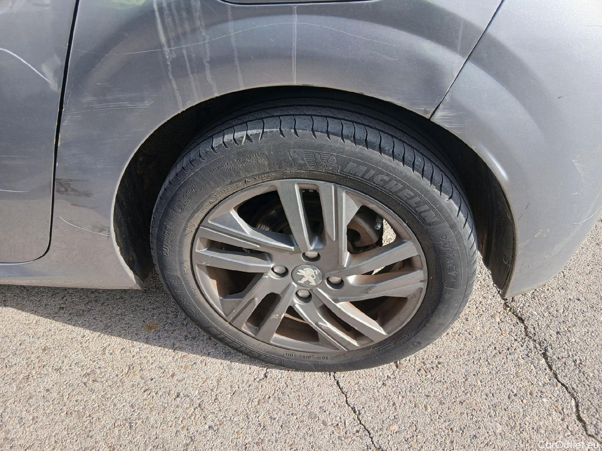  Peugeot  208 PEUGEOT  / 2019 / 5P / berlina con portón PureTech 73kW (100CV) Active Pack #32