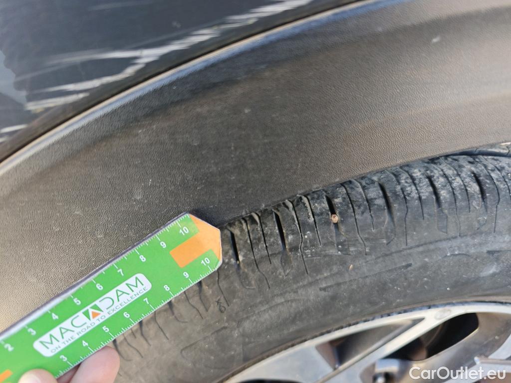  KIA  Sportage KIA  1.6MHEV Drive 100kW(136CV) 4x2(Crist Tintados) #48