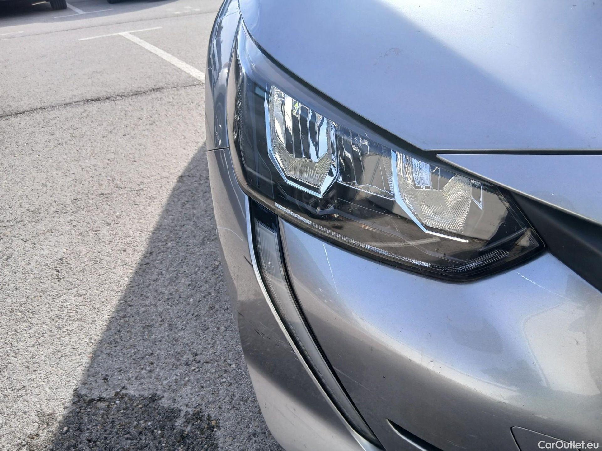  Peugeot  208 PEUGEOT  / 2019 / 5P / berlina con portón PureTech 73kW (100CV) Active Pack #51