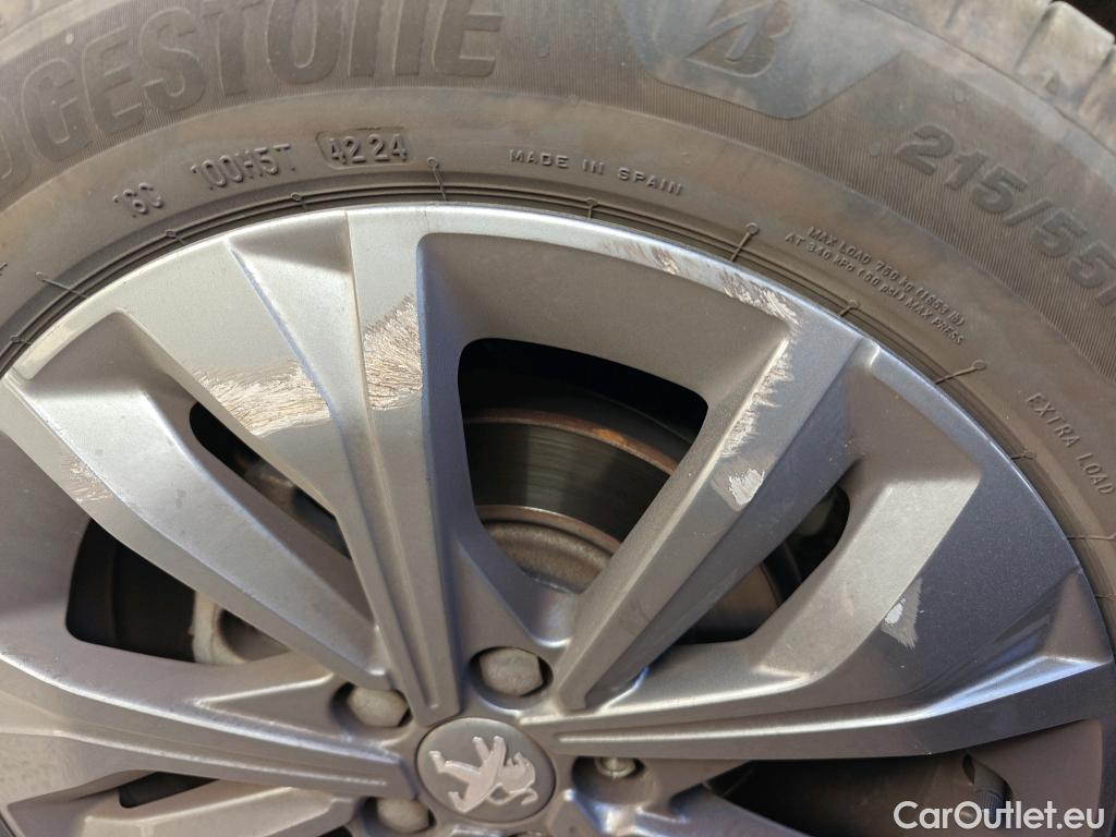  Peugeot  508 PEUGEOT  / 2018 / 5P / berlina con portón 5P Business Line BlueHDi 130 EAT8 (AC) #18