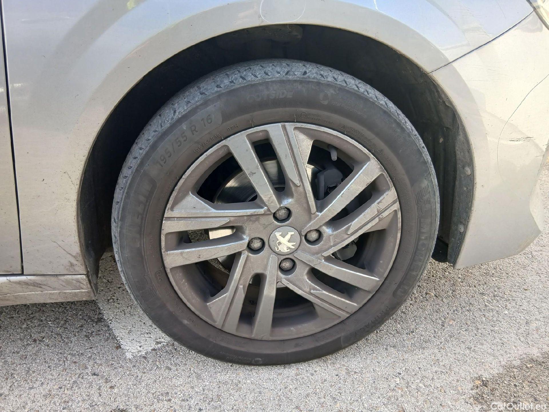  Peugeot  208 PEUGEOT  / 2019 / 5P / berlina con portón PureTech 73kW (100CV) Active Pack #49