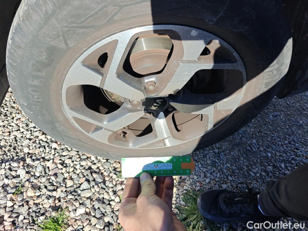  KIA  Sportage KIA  1.6MHEV Drive 100kW(136CV) 4x2(Crist Tintados) #52