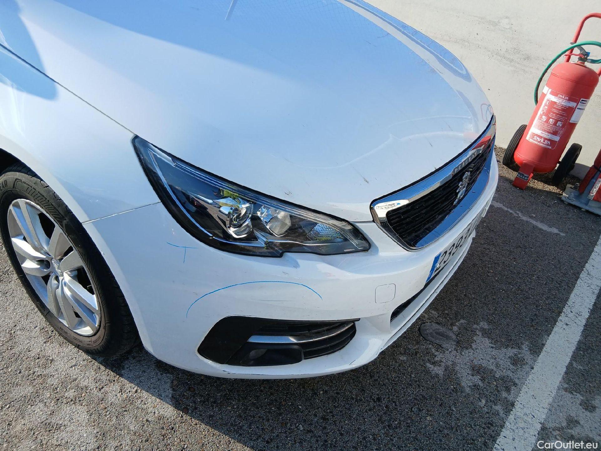  Peugeot  308 PEUGEOT  / 2017 / 5P / berlina con portón 5p Active Pack PureTech 110 S&S (AC) #12