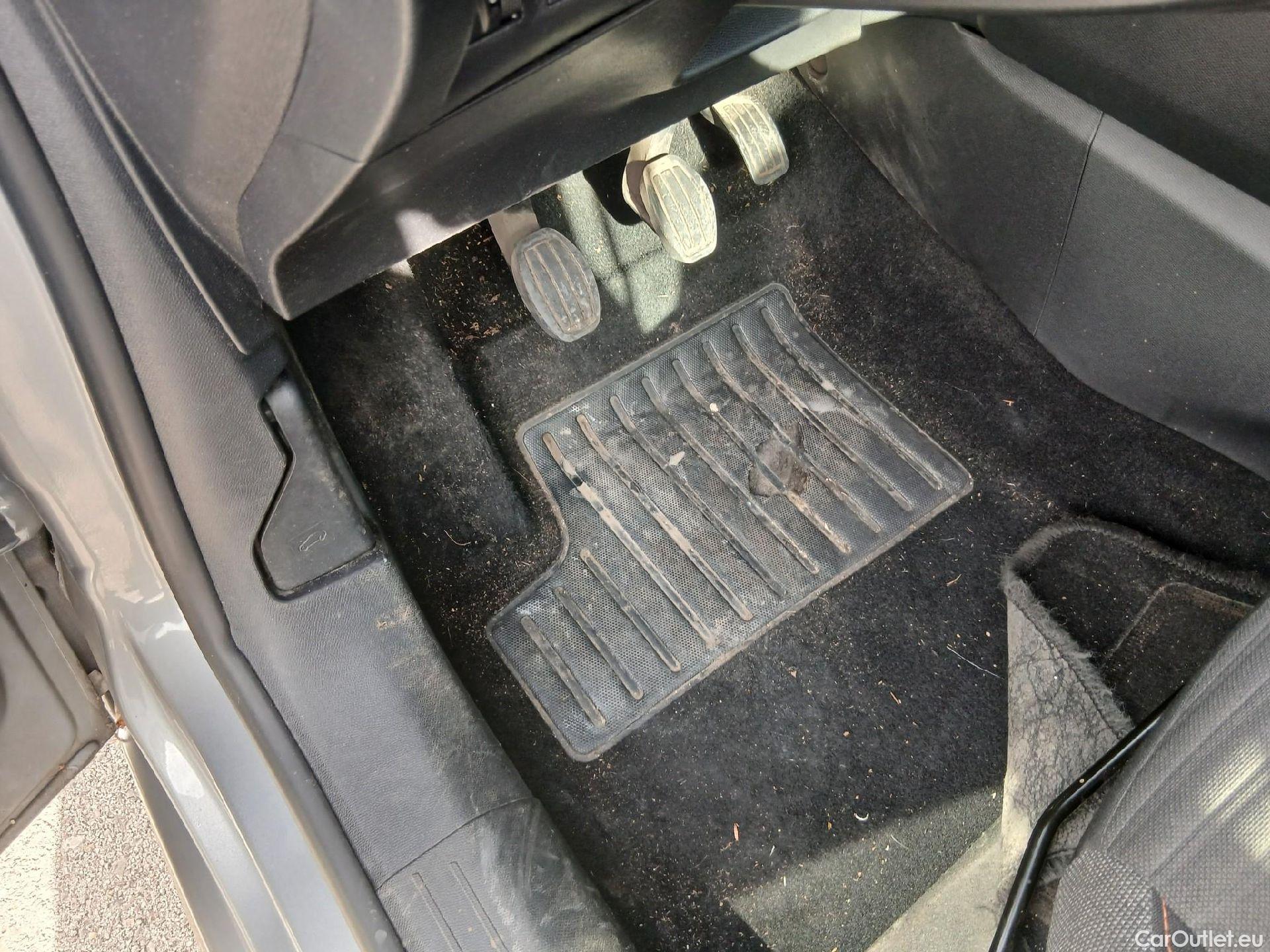  Peugeot  208 PEUGEOT  / 2019 / 5P / berlina con portón PureTech 73kW (100CV) Active Pack #60