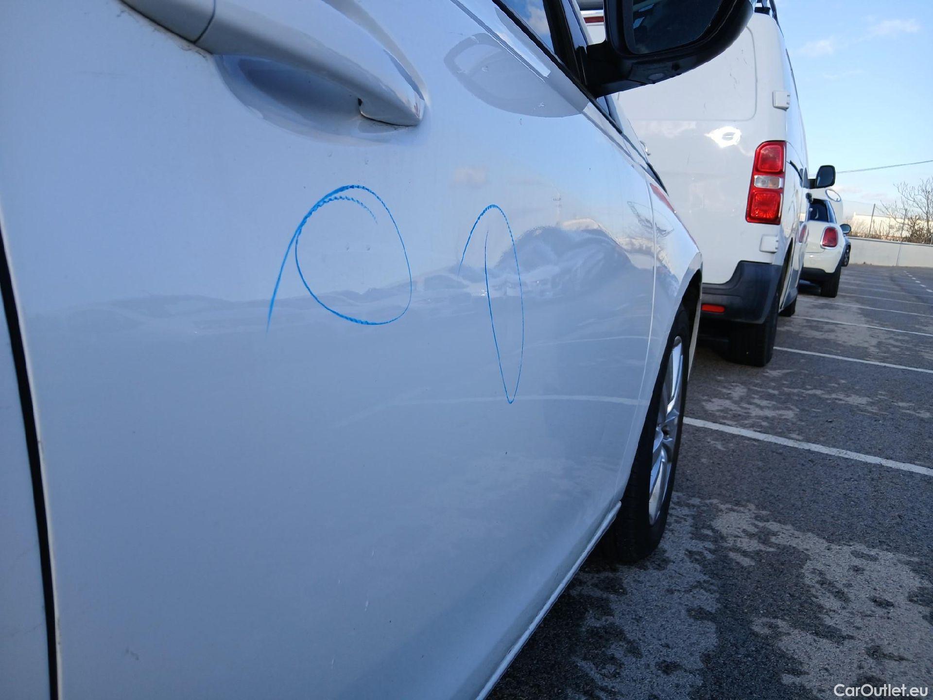  Peugeot  308 PEUGEOT  / 2017 / 5P / berlina con portón 5p Active Pack PureTech 110 S&S (AC) #35