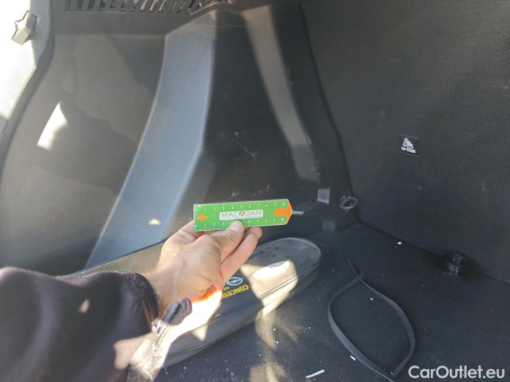  Peugeot  2008 PEUGEOT  / 2019 / 5P / todoterreno Active Puretech 100 S&S BVM6 #49