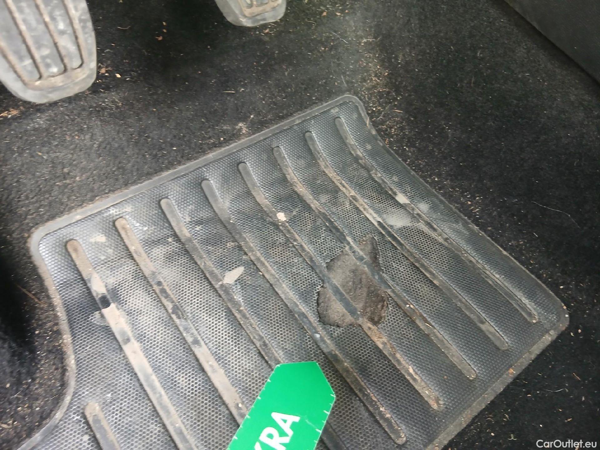  Peugeot  208 PEUGEOT  / 2019 / 5P / berlina con portón PureTech 73kW (100CV) Active Pack #59