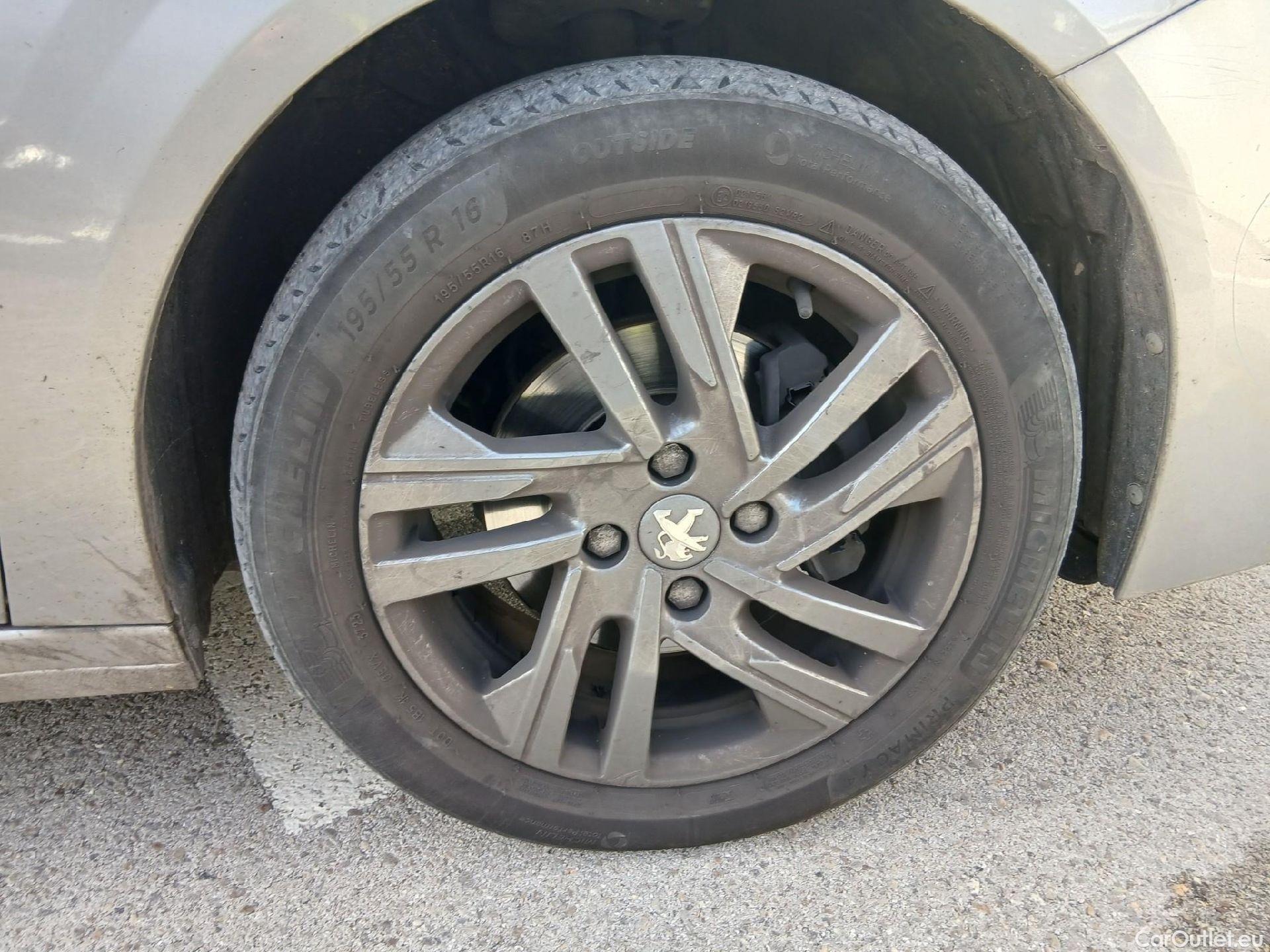  Peugeot  208 PEUGEOT  / 2019 / 5P / berlina con portón PureTech 73kW (100CV) Active Pack #68