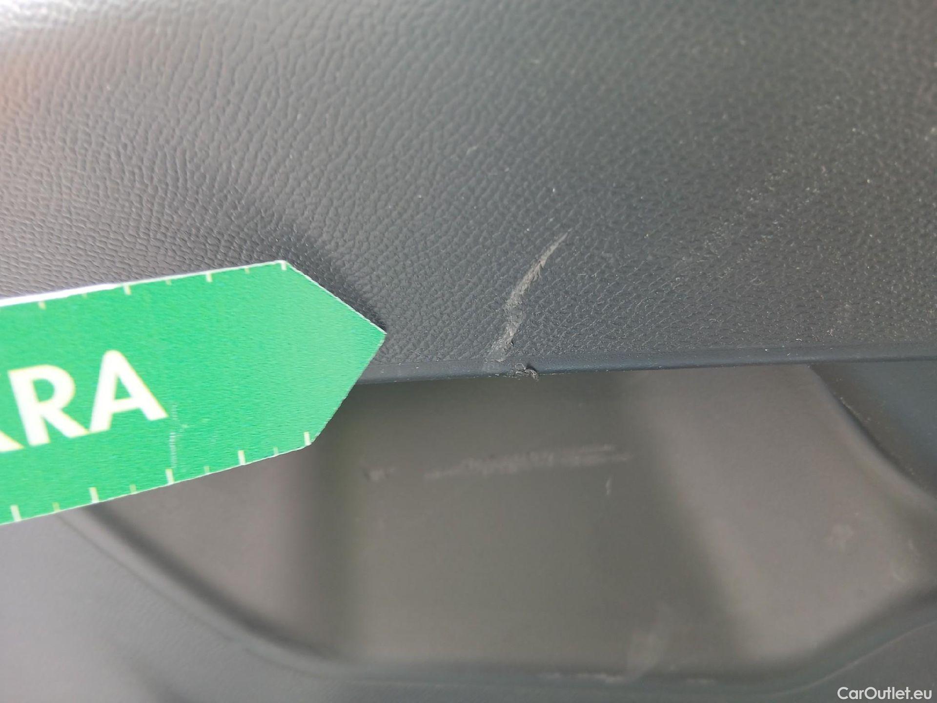  Peugeot  208 PEUGEOT  / 2019 / 5P / berlina con portón PureTech 73kW (100CV) Active Pack #74