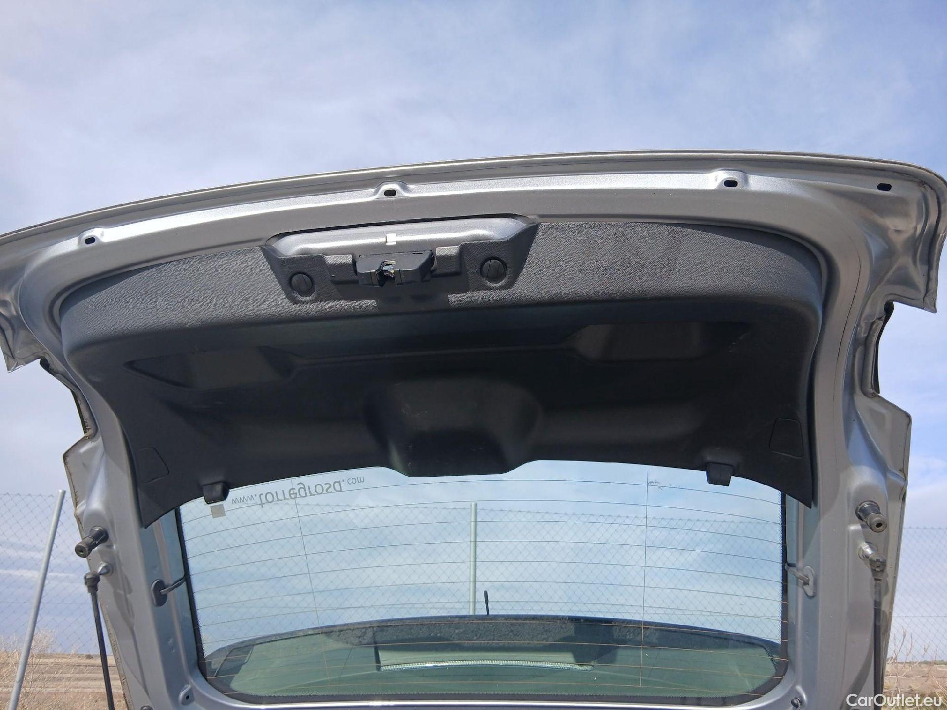  Peugeot  208 PEUGEOT  / 2019 / 5P / berlina con portón PureTech 73kW (100CV) Active Pack #75