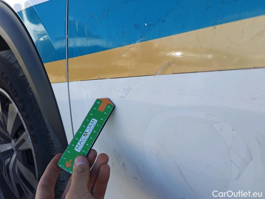  Peugeot  2008 PEUGEOT  / 2019 / 5P / todoterreno Active Puretech 100 S&S BVM6 #24