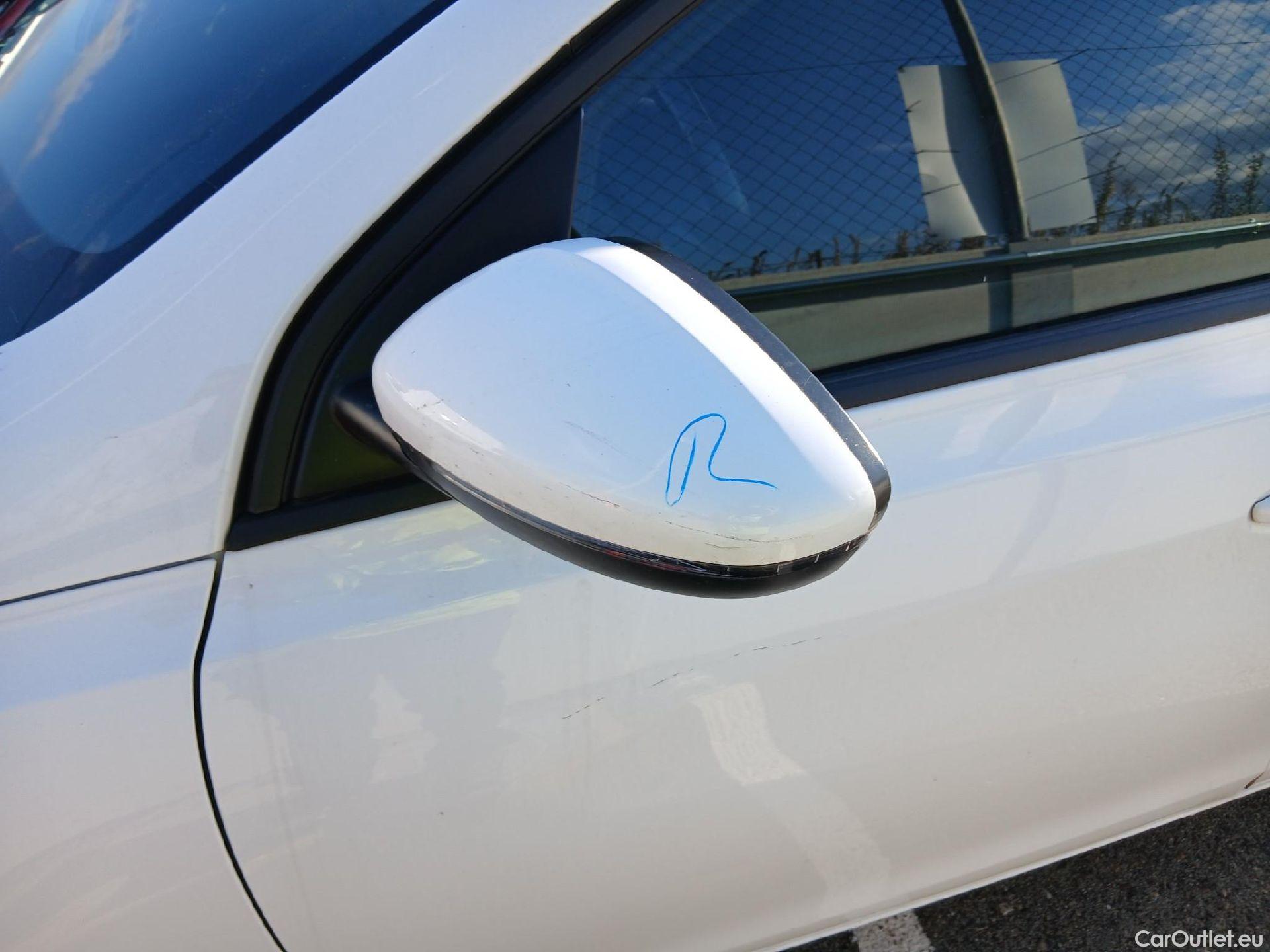  Peugeot  308 PEUGEOT  / 2017 / 5P / berlina con portón 5p Active Pack PureTech 110 S&S (AC) #16