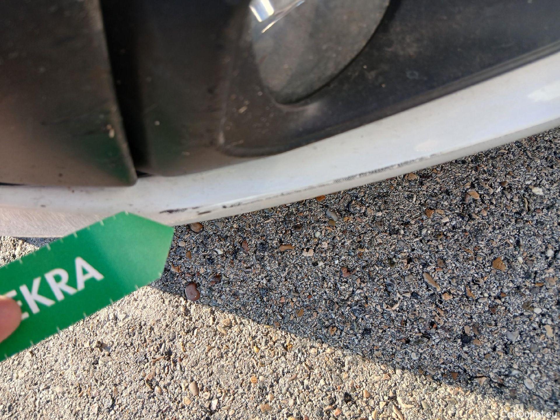  Peugeot  308 PEUGEOT  / 2017 / 5P / berlina con portón 5p Active Pack PureTech 110 S&S (AC) #13