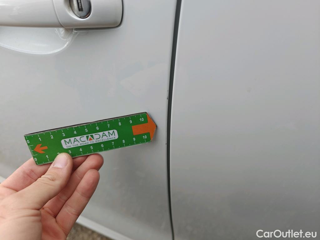  Peugeot  208 PEUGEOT  / 2015 / 5P / berlina con portón 5P Signature 1.2L PureTech 81KW (110CV) #24