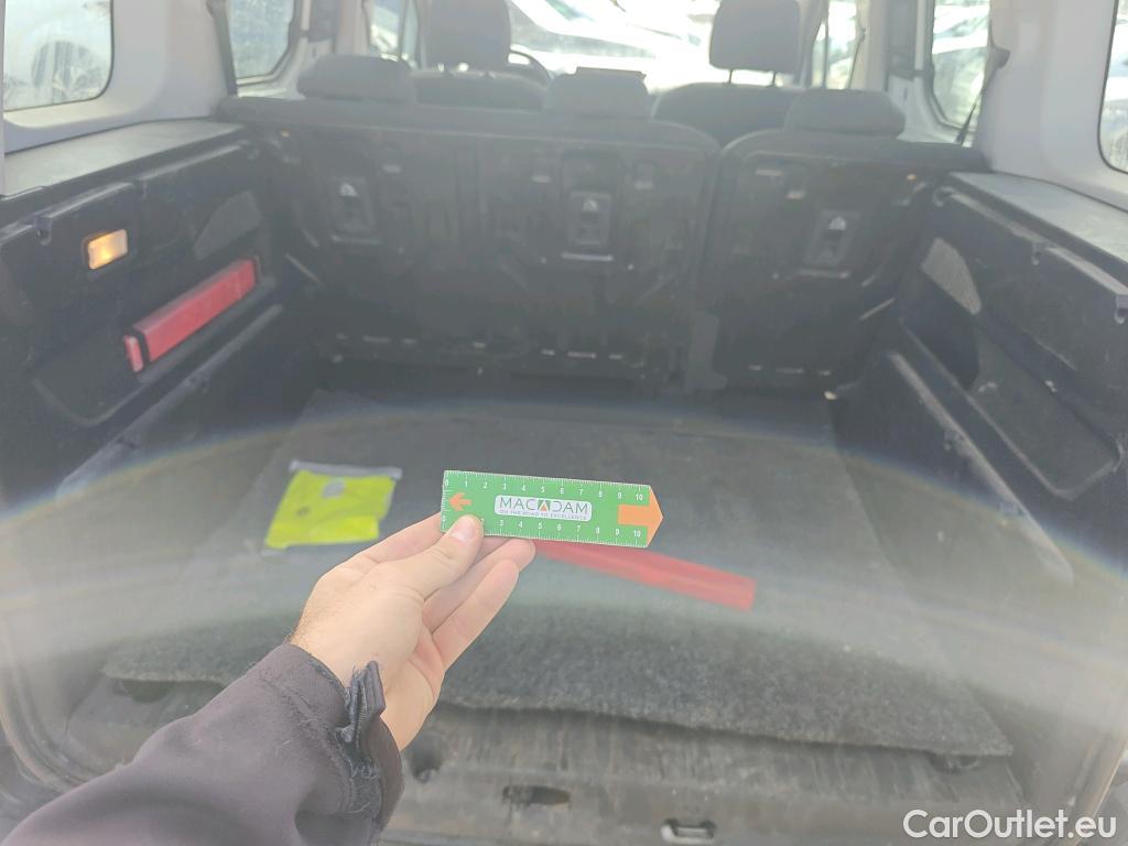  Citroen  Berlingo CITROEN  / 2018 / 4P / monovolumen compacto Talla M BlueHDi 100 S&S LIVE #12