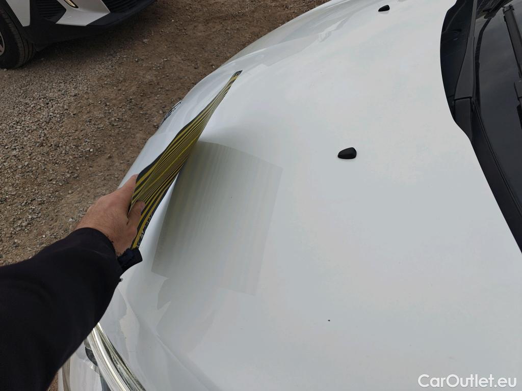  Peugeot  208 PEUGEOT  / 2015 / 5P / berlina con portón 5P Signature 1.2L PureTech 81KW (110CV) #2