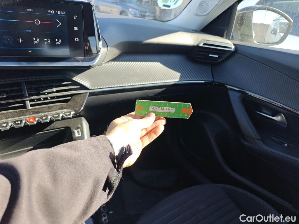  Peugeot  2008 PEUGEOT  / 2019 / 5P / todoterreno Active Puretech 100 S&S BVM6 #25