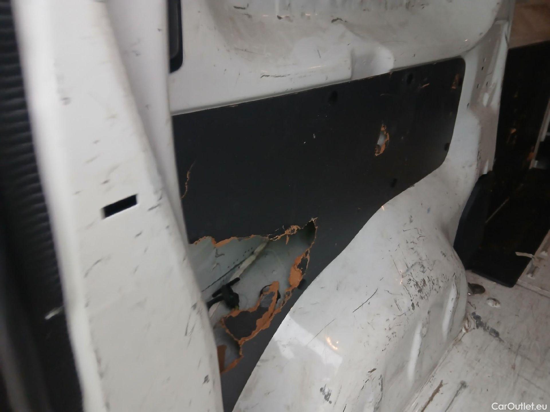  Citroen  Jumpy CITROEN  / 2016 / 4P / furgón Talla M BlueHDi 120 S&S 6v Club (CA) #44