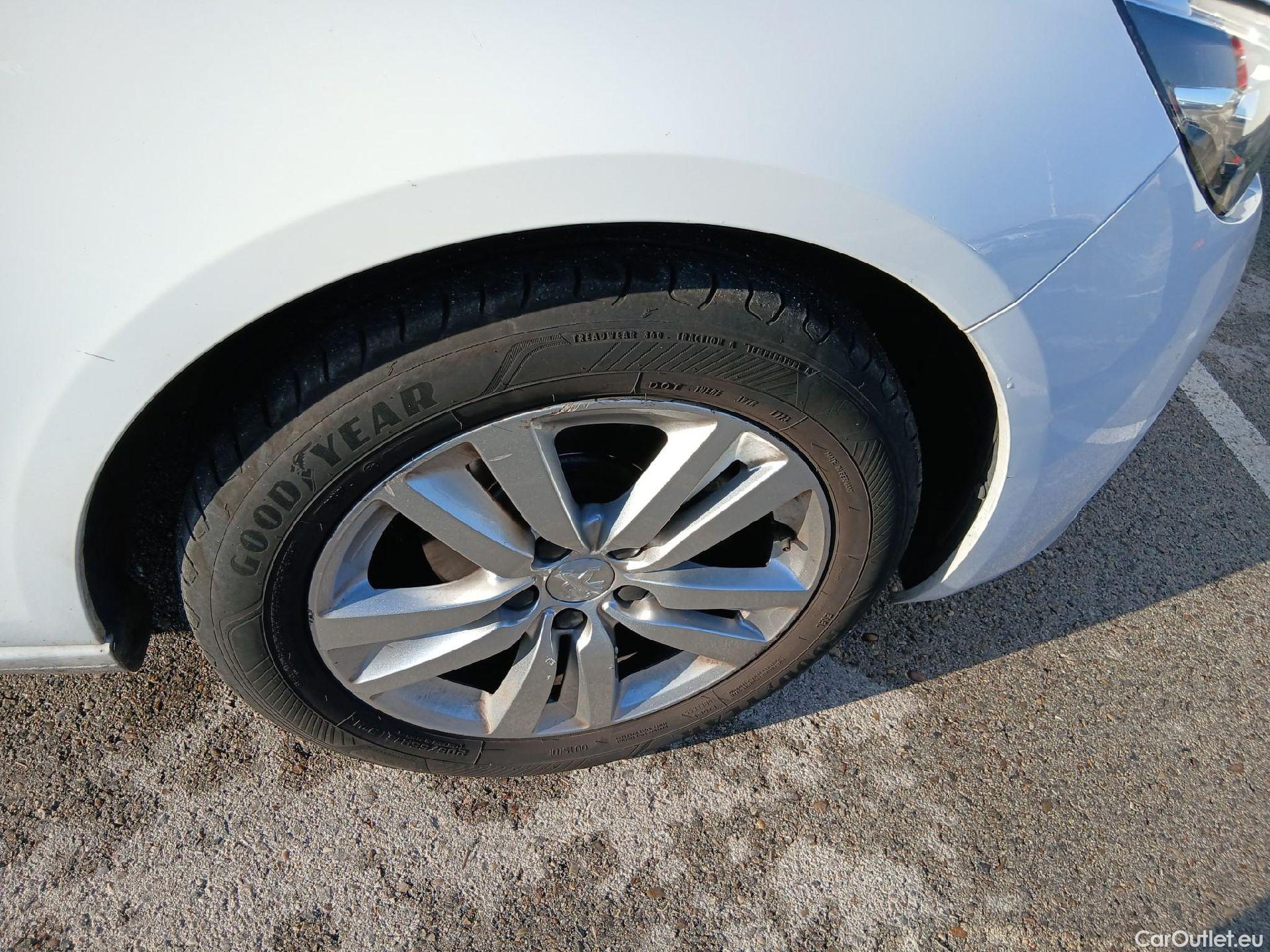  Peugeot  308 PEUGEOT  / 2017 / 5P / berlina con portón 5p Active Pack PureTech 110 S&S (AC) #10