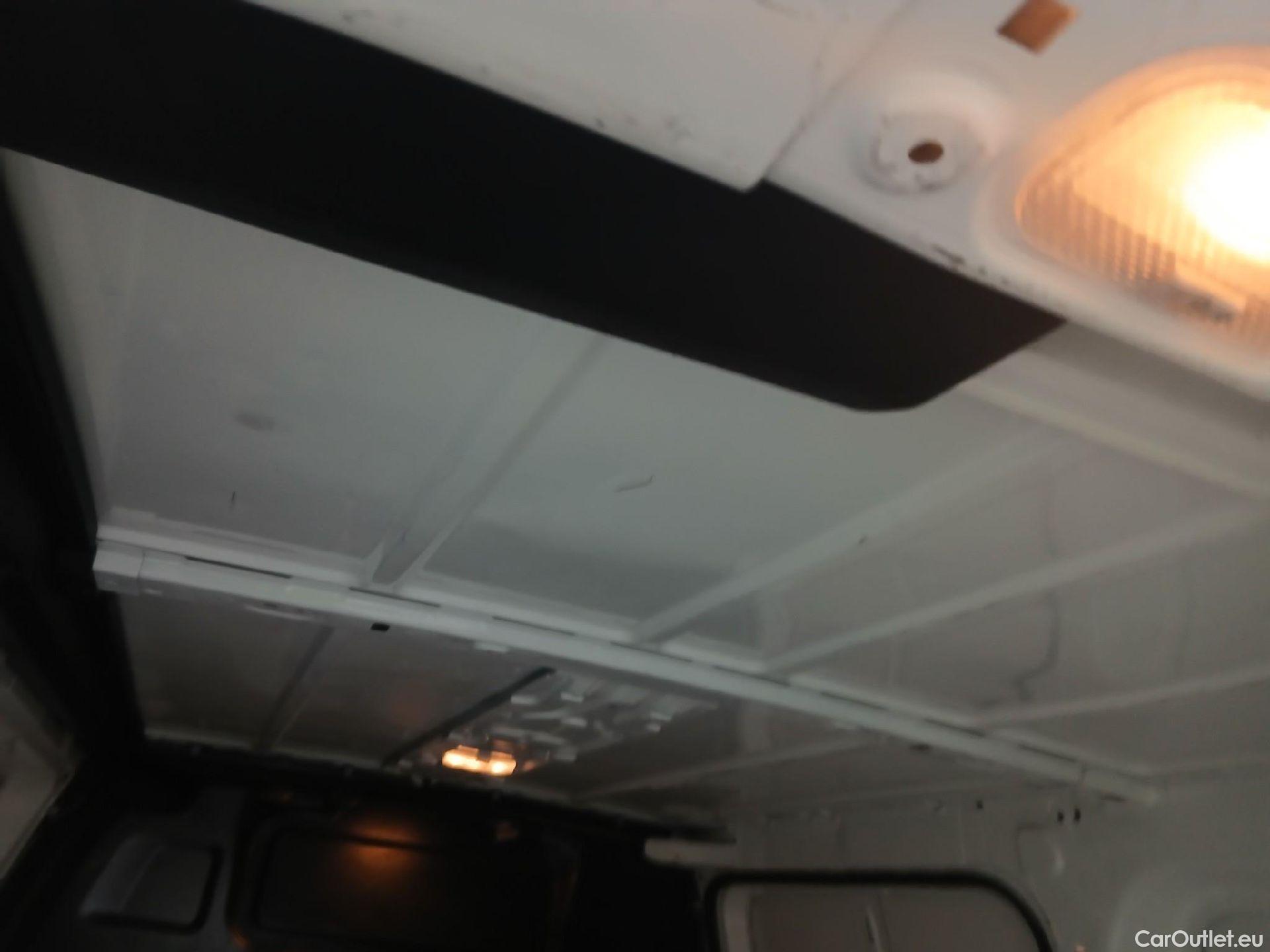  Citroen  Jumpy CITROEN  / 2016 / 4P / furgón Talla M BlueHDi 120 S&S 6v Club (CA) #36