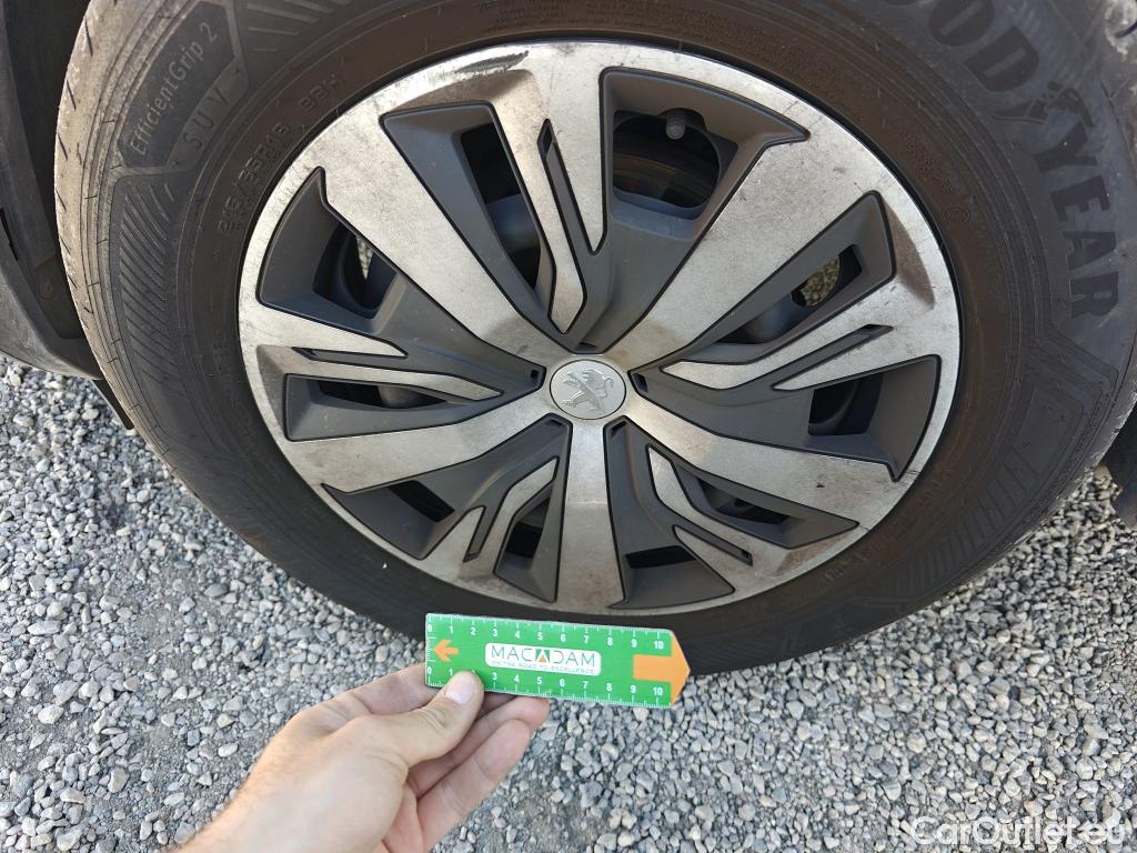  Peugeot  2008 PEUGEOT  / 2019 / 5P / todoterreno Active Puretech 100 S&S BVM6 #47