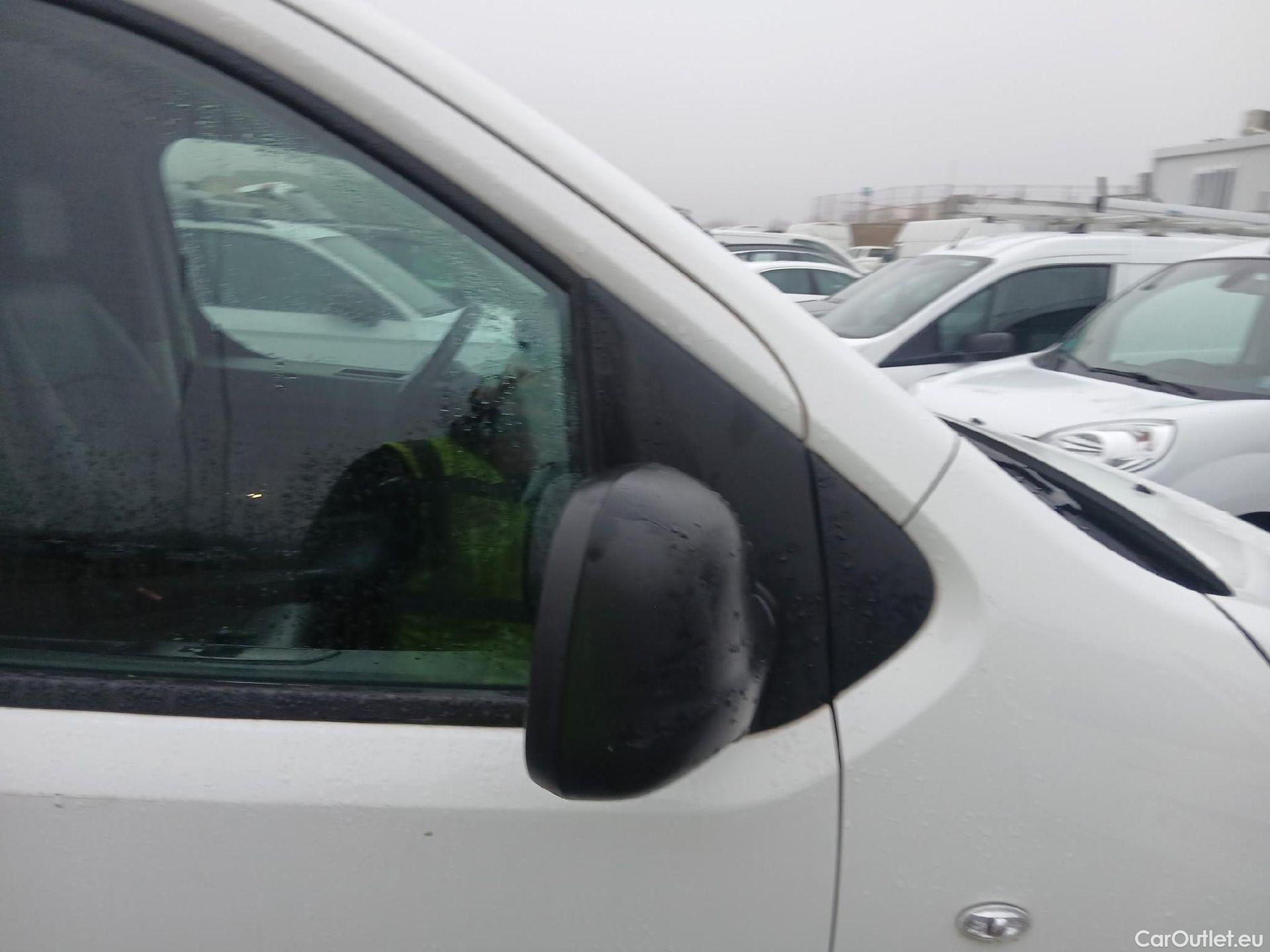  Citroen  Jumpy CITROEN  / 2016 / 4P / furgón Talla M BlueHDi 120 S&S 6v Club (CA) #26