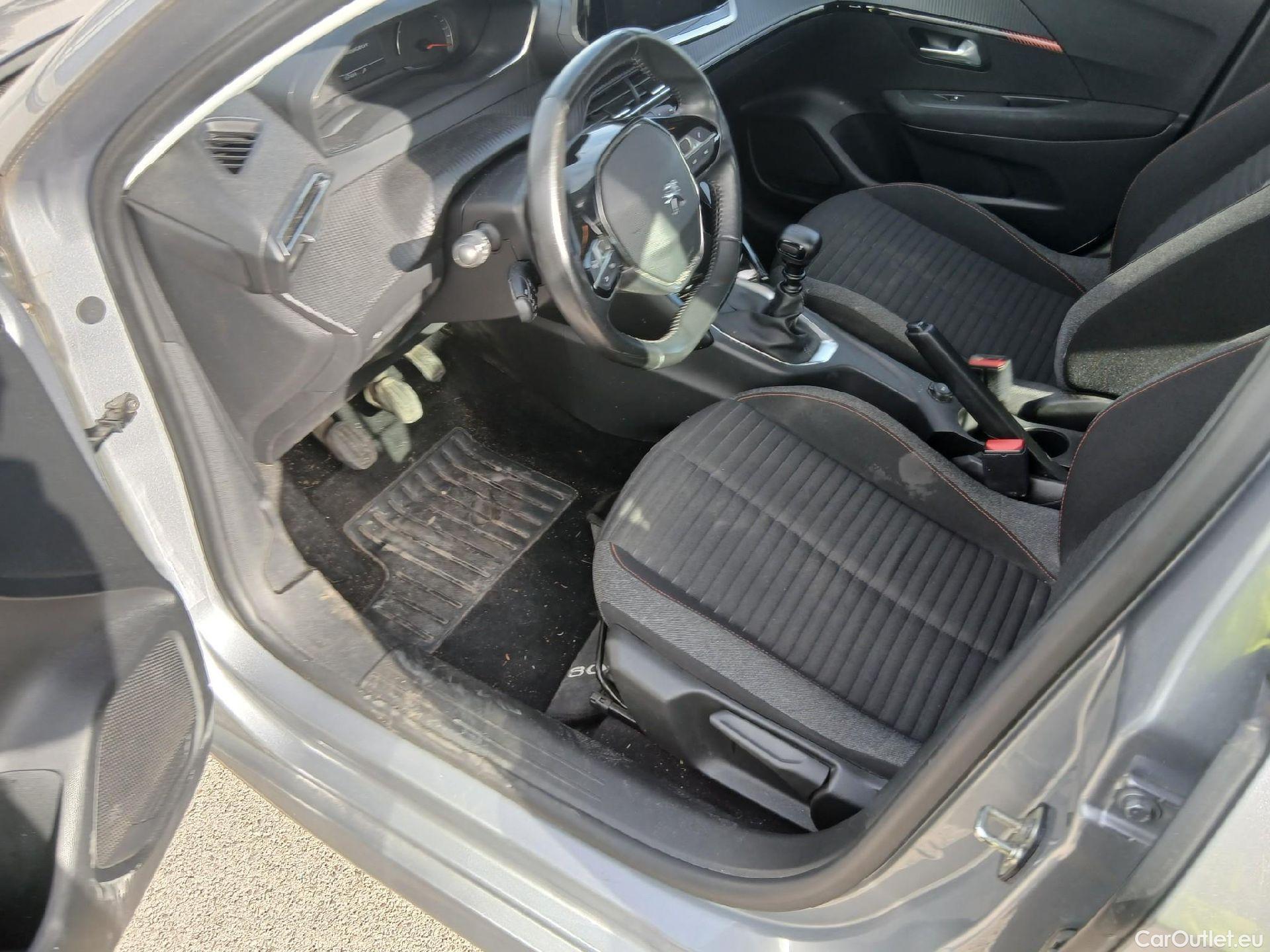  Peugeot  208 PEUGEOT  / 2019 / 5P / berlina con portón PureTech 73kW (100CV) Active Pack #70