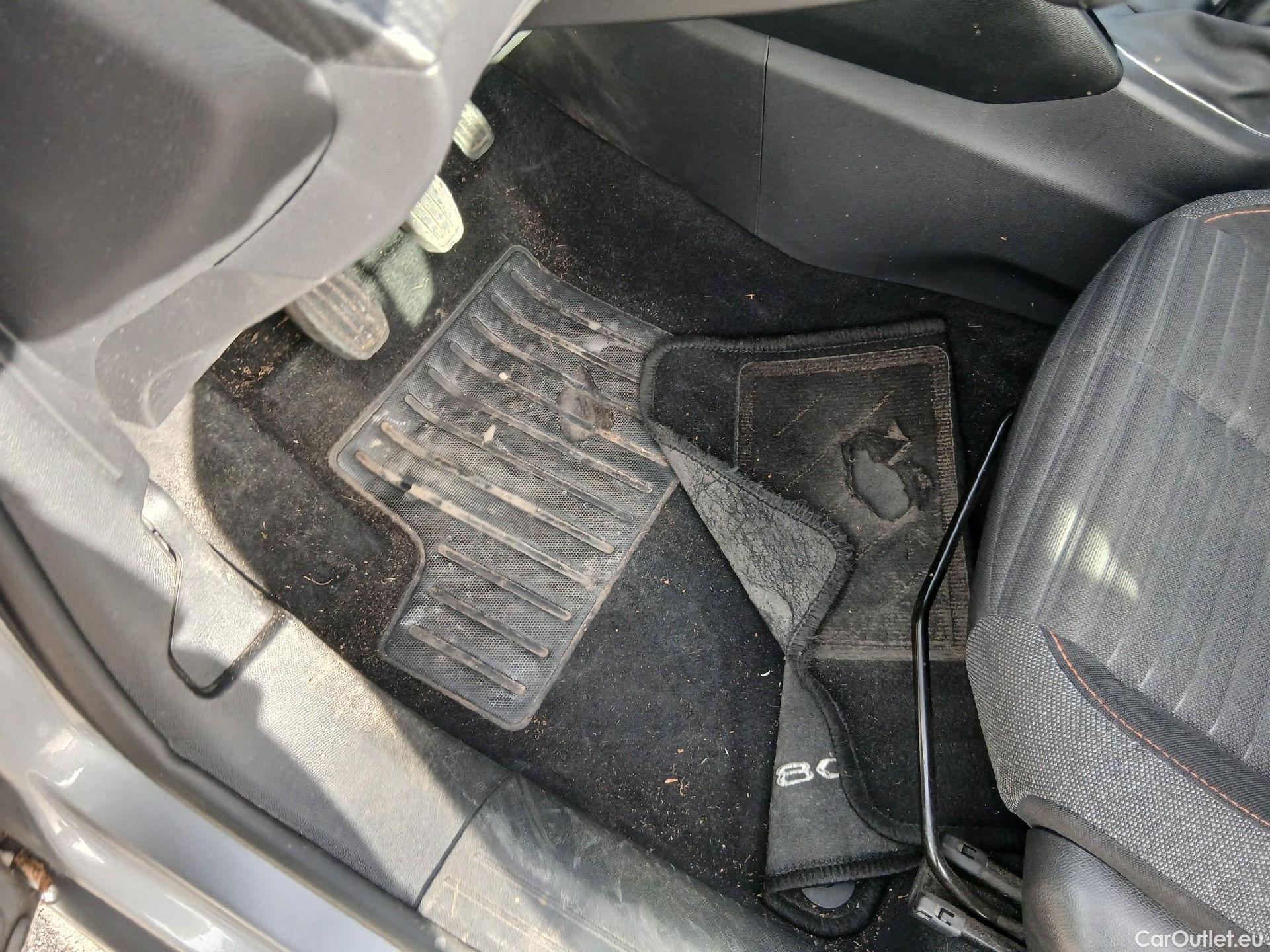  Peugeot  208 PEUGEOT  / 2019 / 5P / berlina con portón PureTech 73kW (100CV) Active Pack #58