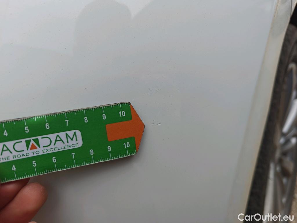  Peugeot  208 PEUGEOT  / 2015 / 5P / berlina con portón 5P Signature 1.2L PureTech 81KW (110CV) #33