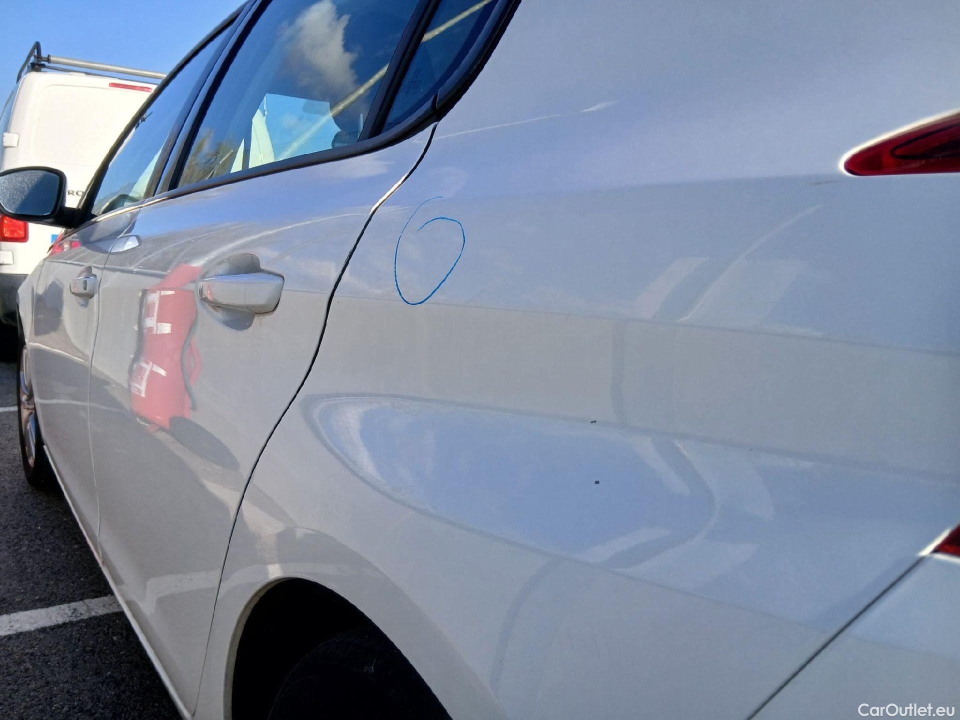  Peugeot  308 PEUGEOT  / 2017 / 5P / berlina con portón 5p Active Pack PureTech 110 S&S (AC) #24