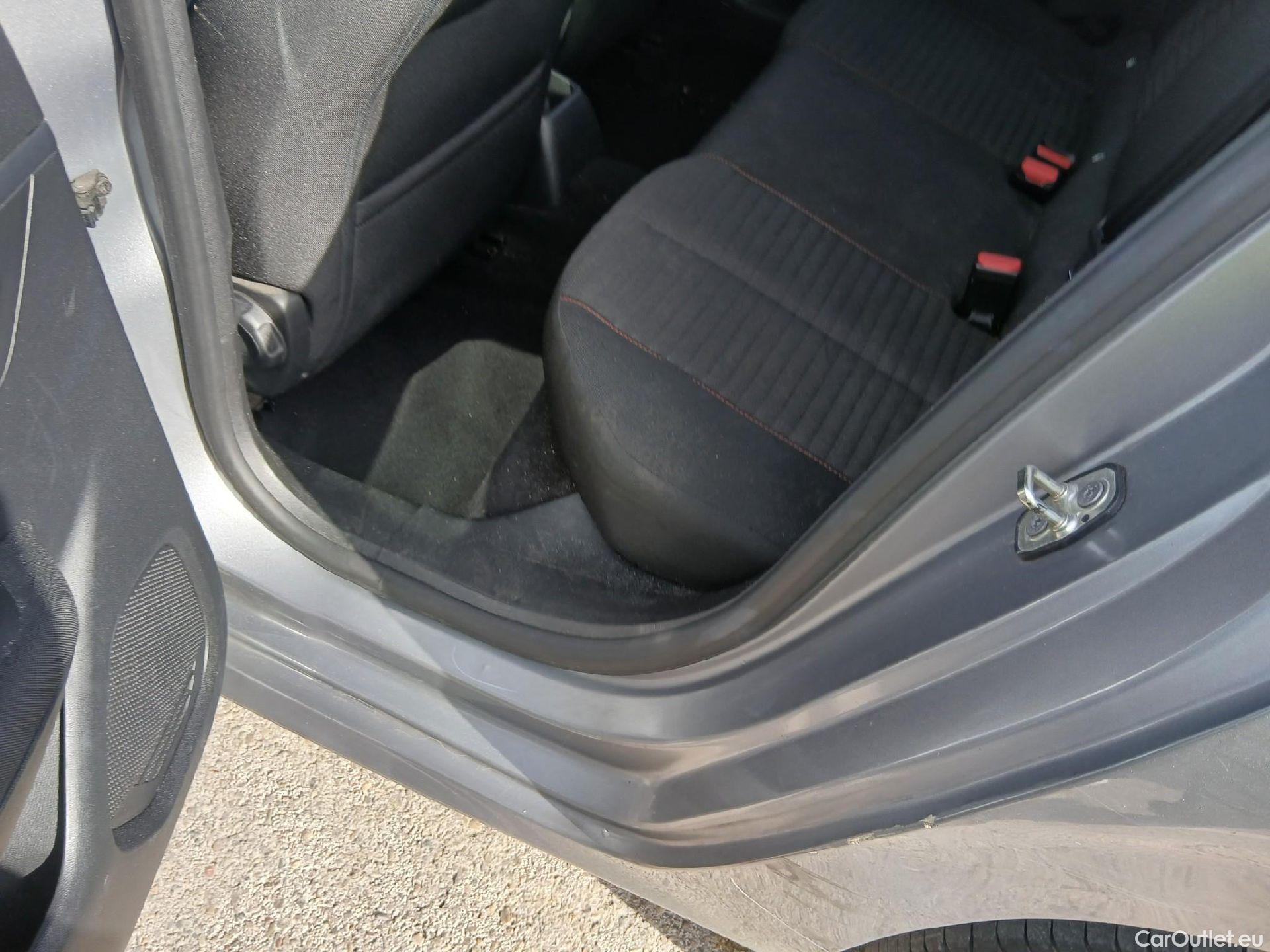  Peugeot  208 PEUGEOT  / 2019 / 5P / berlina con portón PureTech 73kW (100CV) Active Pack #73