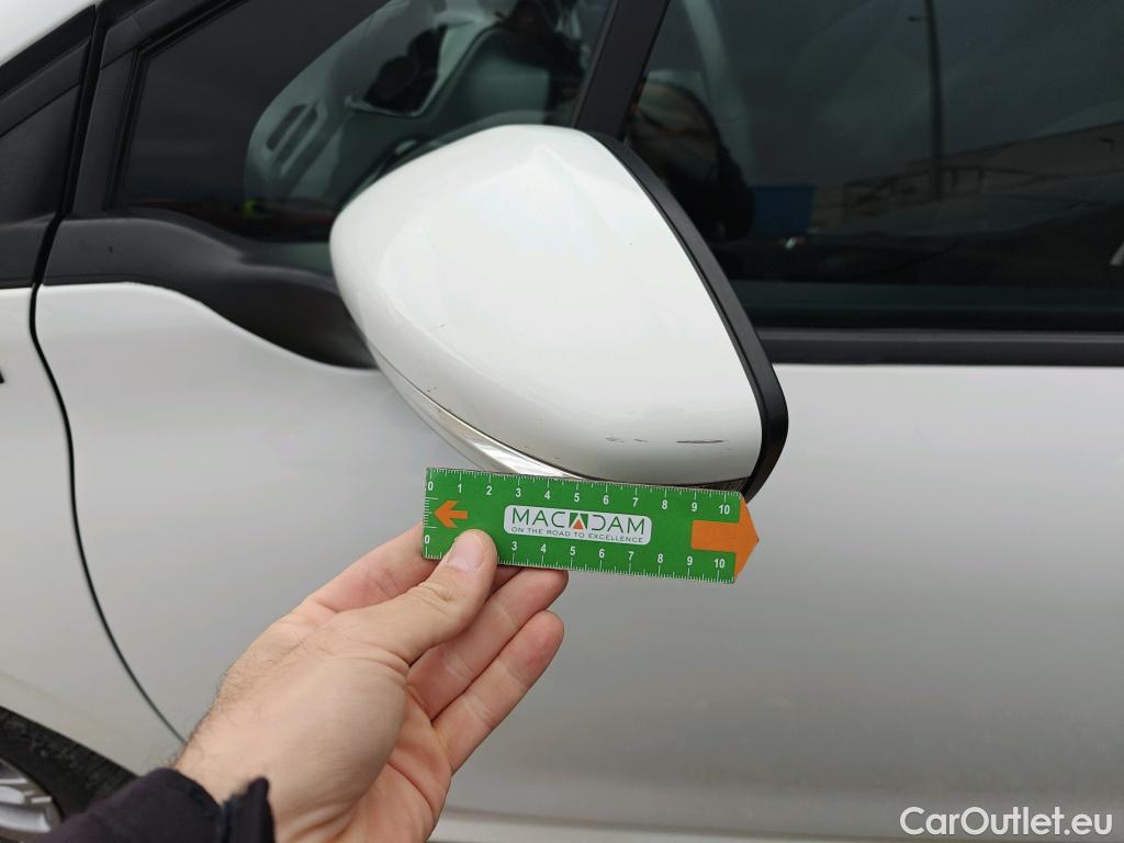  Peugeot  208 PEUGEOT  / 2015 / 5P / berlina con portón 5P Signature 1.2L PureTech 81KW (110CV) #19