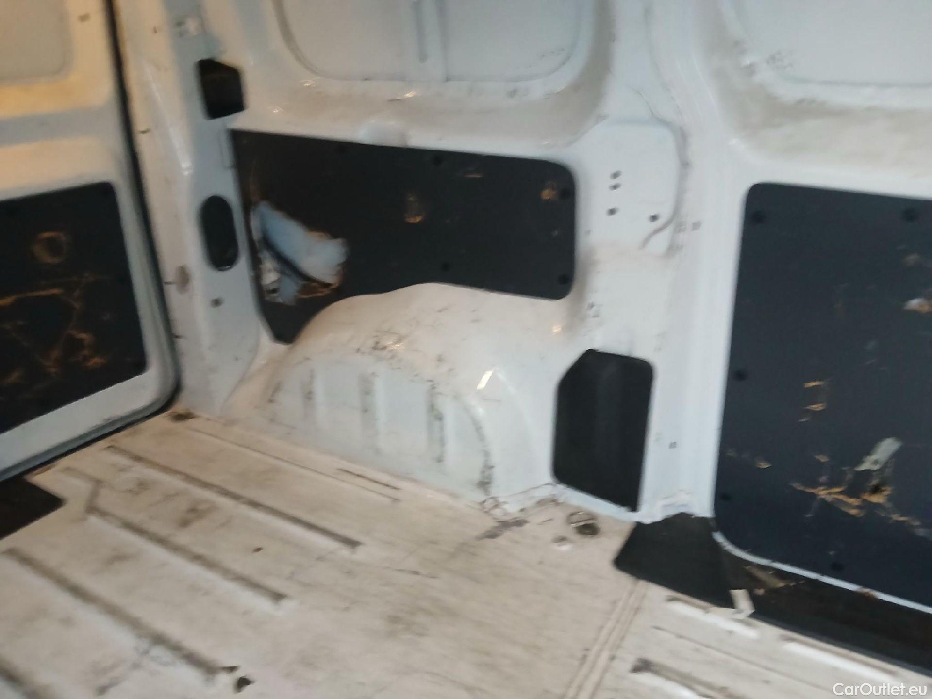  Citroen  Jumpy CITROEN  / 2016 / 4P / furgón Talla M BlueHDi 120 S&S 6v Club (CA) #33