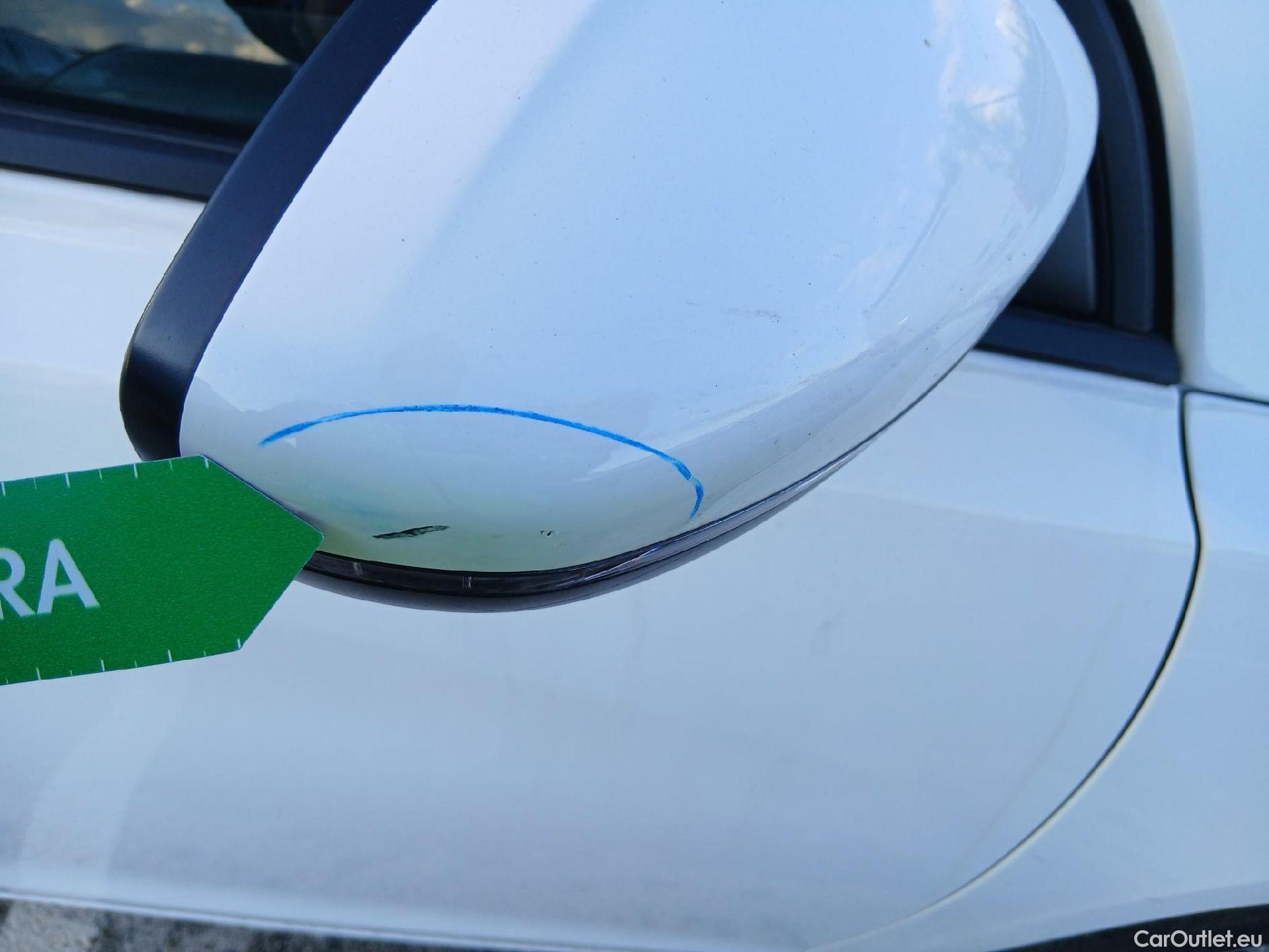  Peugeot  308 PEUGEOT  / 2017 / 5P / berlina con portón 5p Active Pack PureTech 110 S&S (AC) #37