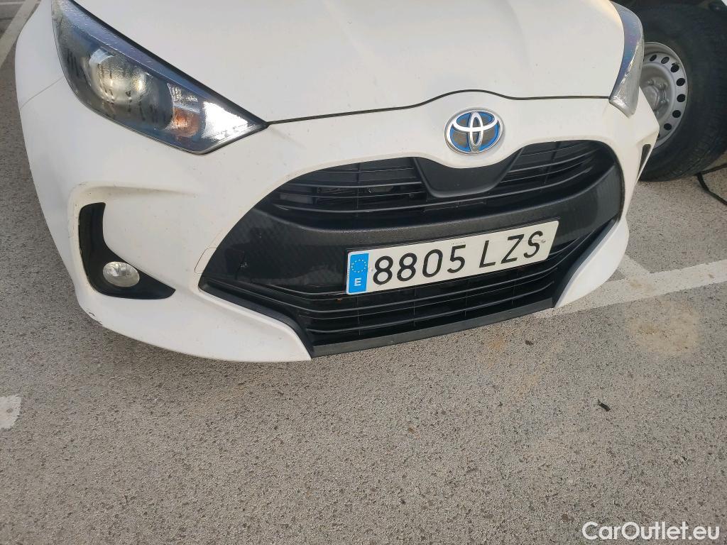 Toyota  Yaris TOYOTA  / 2020 / 5P / berlina con portón 1.5 120H Business Plus #37