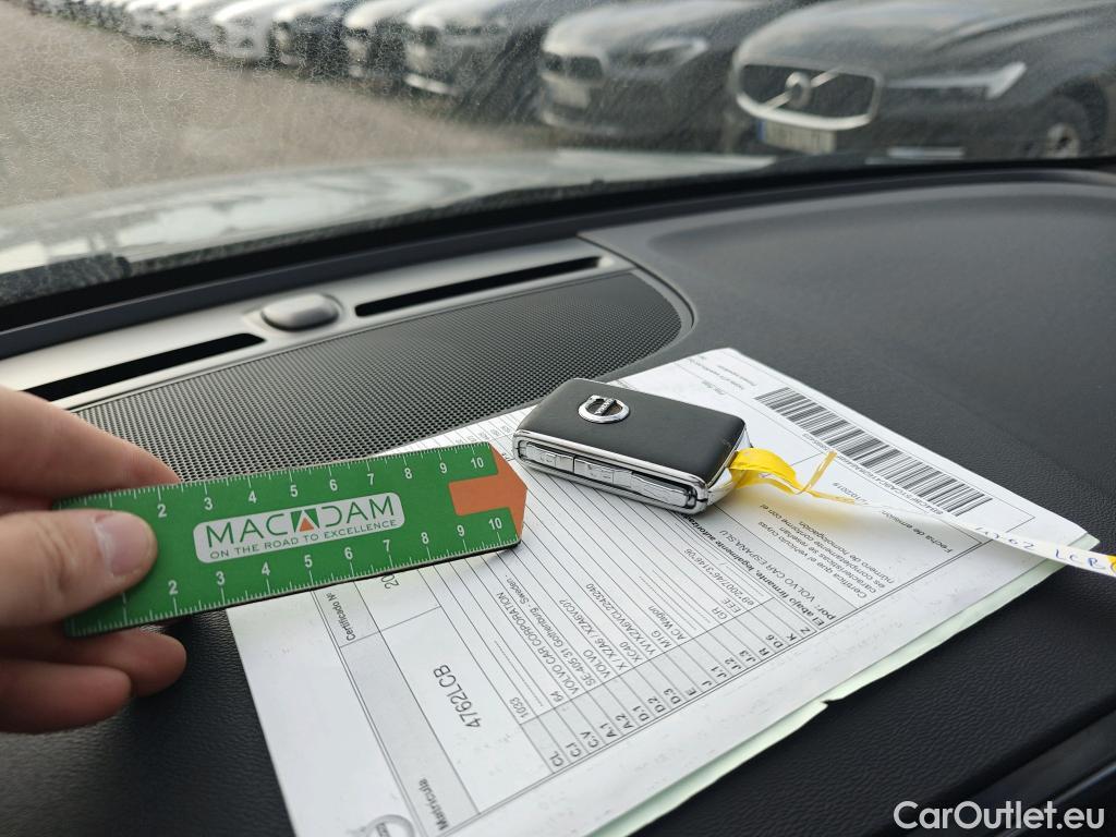  Volvo  XC 40 VOLVO XC40 / 2017 / 5P / todoterreno 2.0 D4 AWD R-Design Auto #1